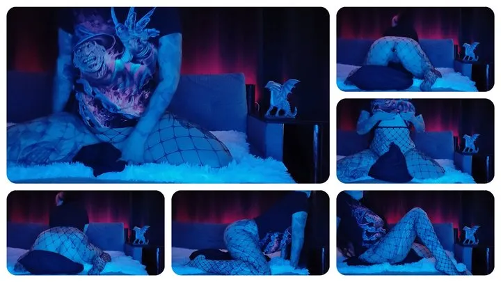 Crazy horror fan girl with a gorgeous body and awesome ass bouncing on a pillow