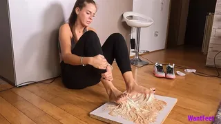 Sexy Girl's Barefoot Stuck