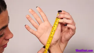 Pretty Girls Hand Measuring