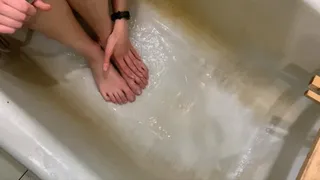 Wash my feet with me