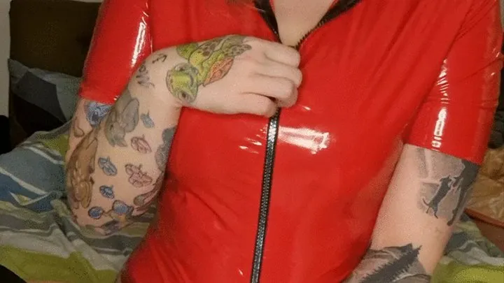 Smoking in a sexy Latex Body and love to touch it