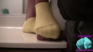 yellow socks cock smash(huge load on my sole)