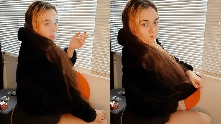 Smoking and showing off my ass - Smokingrapunzel