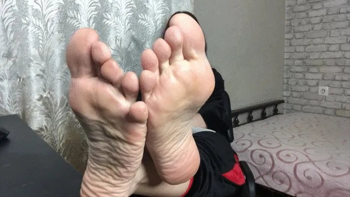 Tasty, tasty toes!