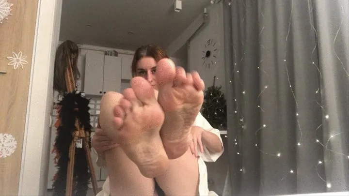 Soles, toe wiggling!