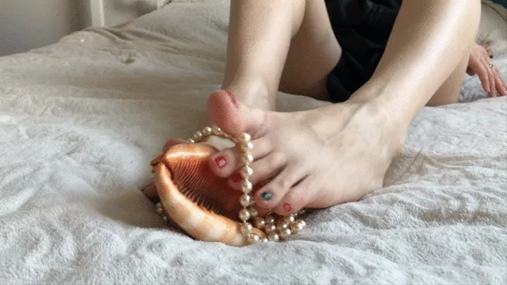 Foot play with shell (part 2)