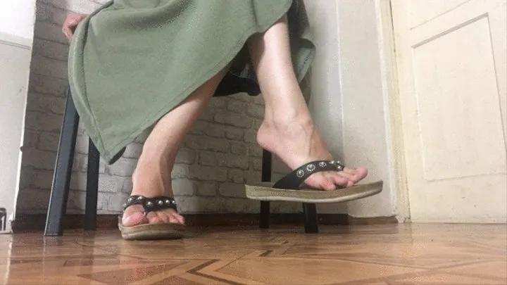 Feet in flip flops!