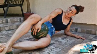 Dolly vs Kim watermelon crushing and oiled flexing