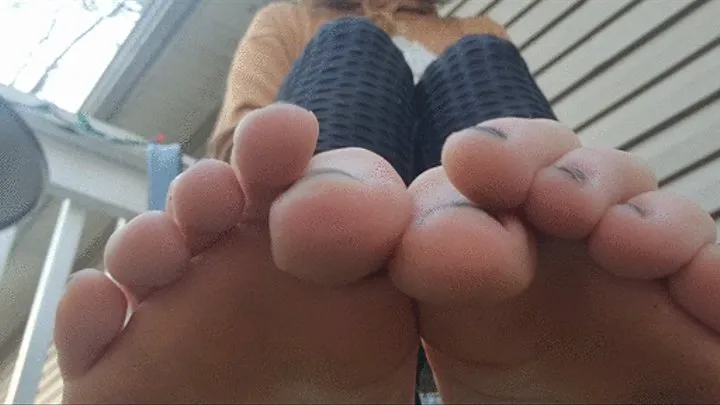 Barefoot babe