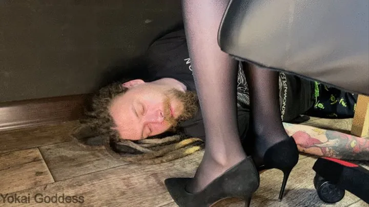 Using My slave's face as footstool in My sexy high heels totally carelessly