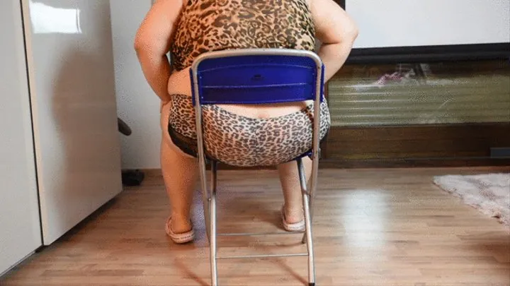 SSBBW breaks two foldable chairs!