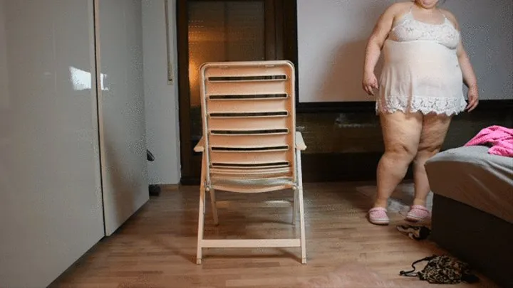 SSBBW breaks plastic chair!