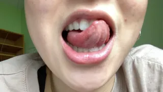 Aurora's Teeth Tease You Madly