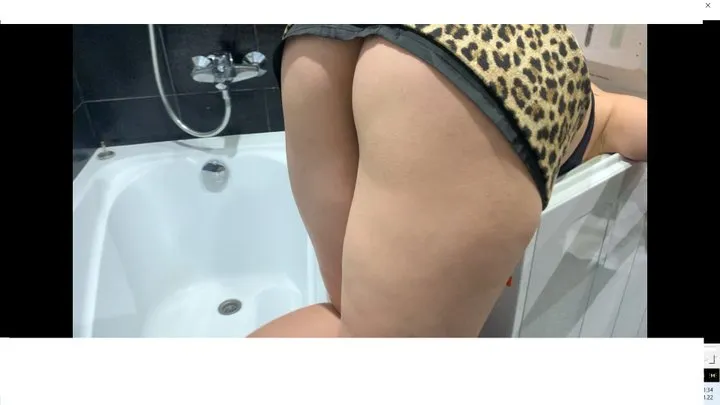 Juicy booty stuck in the laundry room