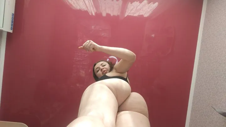 A long-legged goddess came down from heaven to make you worship her giant ass