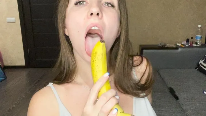 I'm jerking off a banana, and I could have your dick!