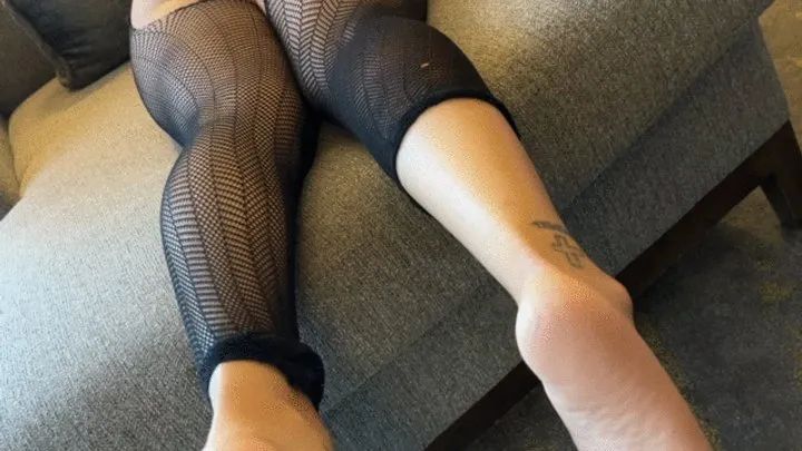 Soles and pussy play