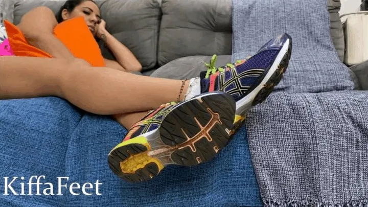 CUCKOLD ROOMMATE EP 1 - Cuckold roomate worships Goddes Kiffa sweaty feet and cancel date - Bossy hotwife Goddess Kiffa ruins stupid slave's date - FOOT WORSHIP - FOOT DOMINATION - SNEAKER WORSHIP - AMATEUR - CUCKOLD - FOOT MASSAGE - FINDOM - STINKY FEET