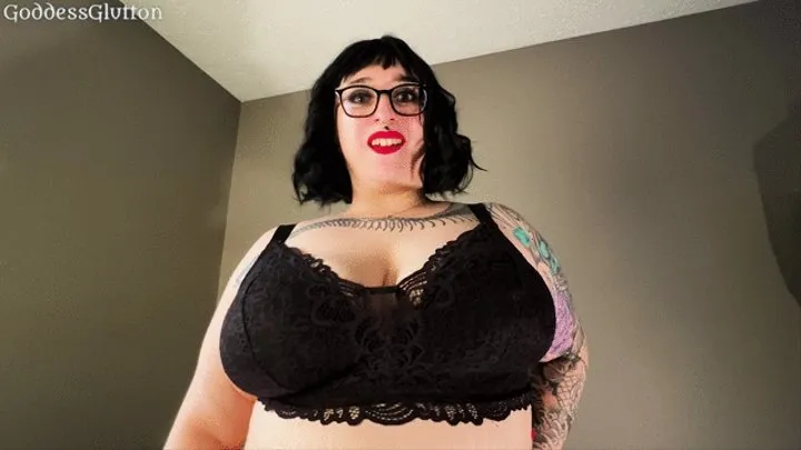 Giantess Girlfriend's Tiny Helper - POV BBW Giantess Roleplay