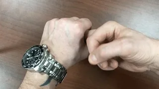 Male hands fuck each other
