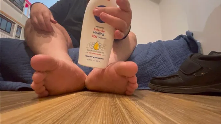 Size 14 Bare Feet Exfoliating - The Lotion