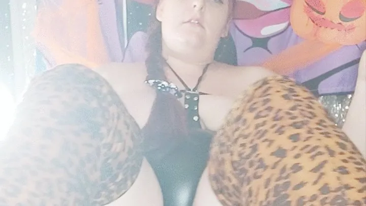 Nicki Pie smoking in leather and leopard boots masturbating