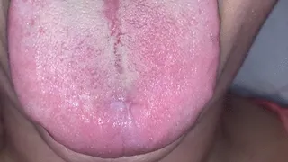 Close up yellow,white tongue
