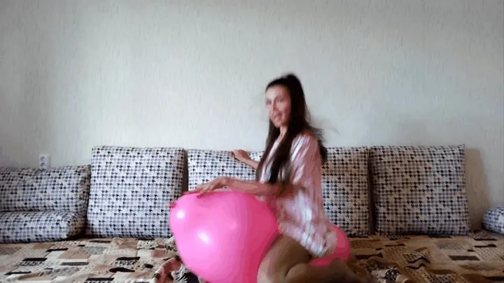 Darina and her tight balloon