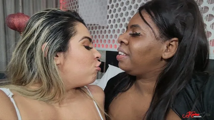 THE KISS BETWEEN A BBW AND A TOP GIRL - BY VICTORIA DIAS - CLIP 3 KC 2023!!!!