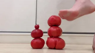 Crush a pile of tomatoes