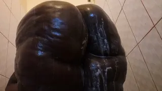 HEAVY JUICY BBW ASS IN THE SHOWER