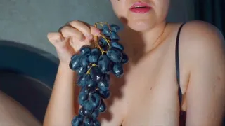 Swallow supermodel get orgasm and squirt from grape