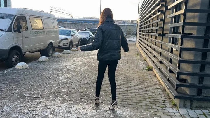 The girl left the house in heels, she did not expect that there would be ice on the road and slipped badly injuring her foot