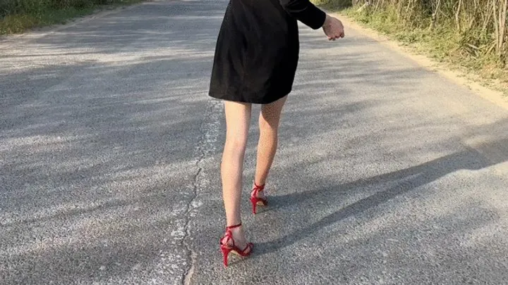 girl in high-heeled sandals got stuck in glue on the road and got stuck, while she tries to get out, a crazy fan crushes her toes