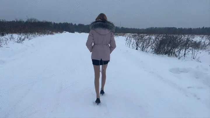 girl met a car on the road and stuck her foot under the wheel, it seems she step-broke her toes