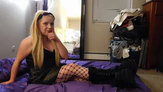 Valentina Tries a Slice of Tickling: Foot Tickled in Fishnets