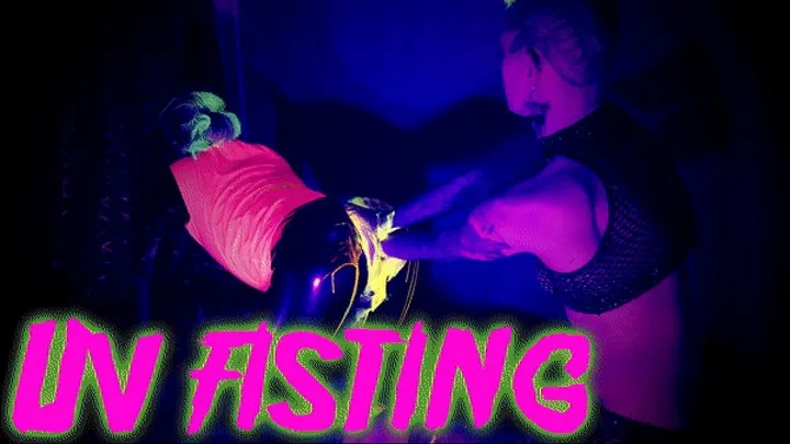 UV Fisting with Anura Laas @mazmorbidfetish #fisting