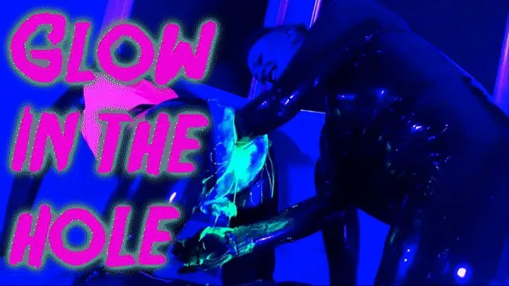 Glow in the Hole with Lady Valeska @mazmorbidfetish #fisting #anal