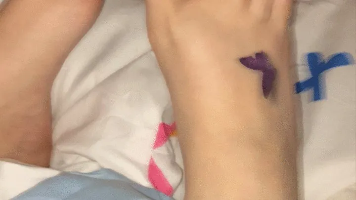 Hippie foot tattoo does toe spreading