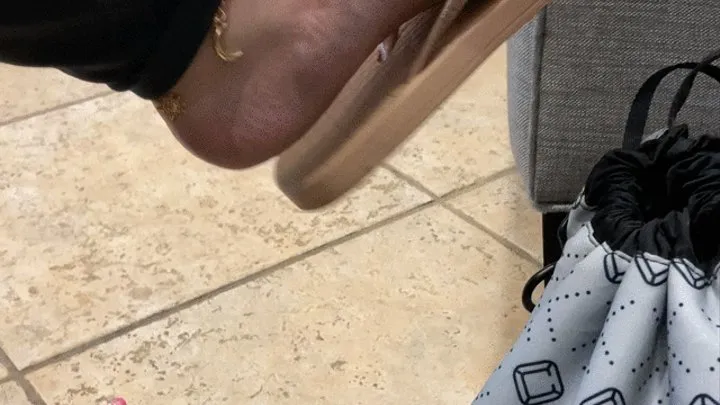 Sandal dangle pt2 of 2 anklet and toe ring with pink flip flops