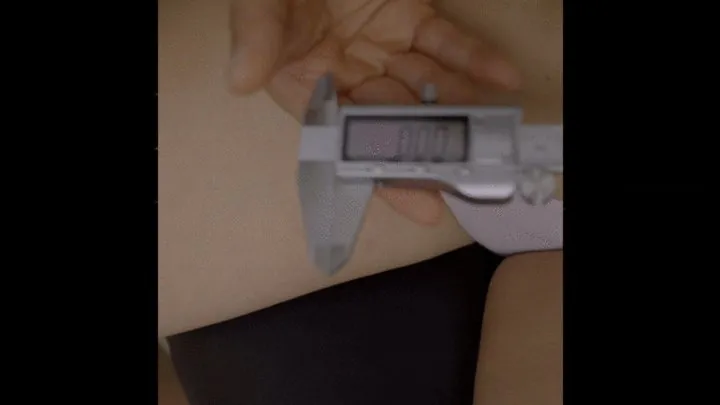 Measuring belly button with calipers before breakfast and after dinner