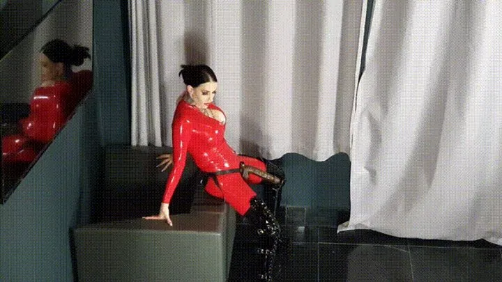 Slave gives a great blowjob