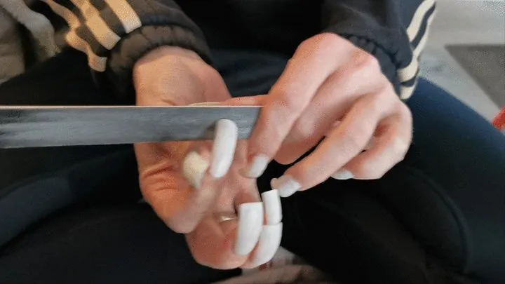 Filling long nails