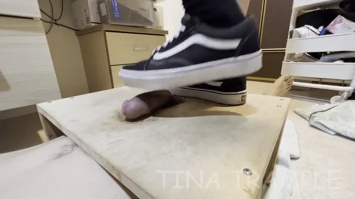 My girlfriend Tina trample cock with VANS sneaker on cock table(no cum)