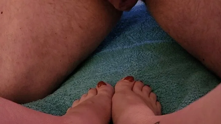 Cumming on her toes