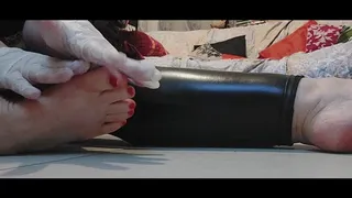 MY BEATIFUL BIG FEET 41 (US 10, UK 8) AND MY HANDS WITH LATEX GLOVES POV