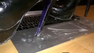 boots vs apple mac book