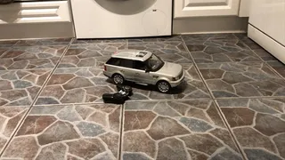 Toy Range rover Crush with heels