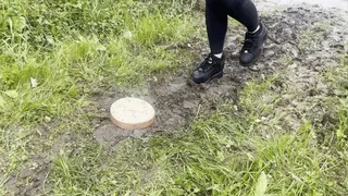 Buffalo london boots destrpoy cake in mud