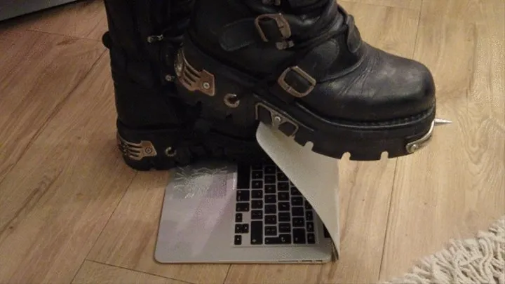 New rock boots destroy mac book